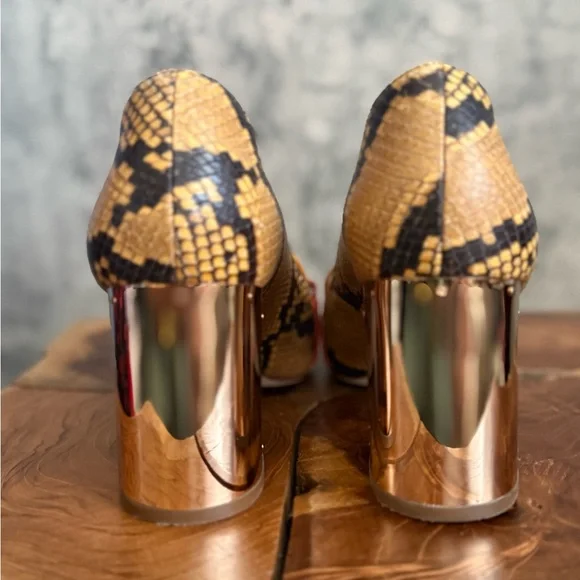 TORY BURCH loafers Stylish Snake Print Heels with Gold Accent - Picture 13 of 14